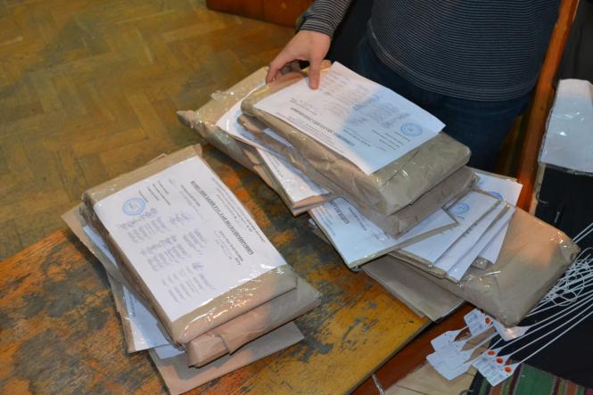 Новини Хмельницького - фото з Без черг і скандалів: як в ОВК приймають бюлетені з дільниць Без черг і скандалів: як в ОВК приймають бюлетені з дільниць, фото №8 на сайті vsim.ua