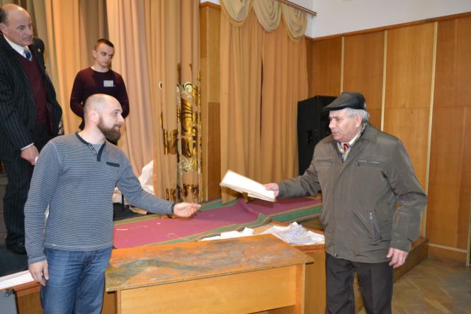 Новини Хмельницького - фото з Без черг і скандалів: як в ОВК приймають бюлетені з дільниць Без черг і скандалів: як в ОВК приймають бюлетені з дільниць, фото №17 на сайті vsim.ua