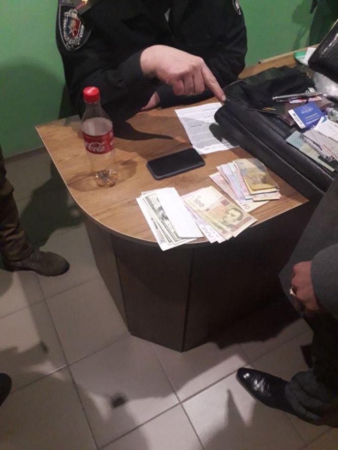 iPhone та долари намагалися передати мешканцю хмельницького СІЗО, фото №1 на сайті vsim.ua