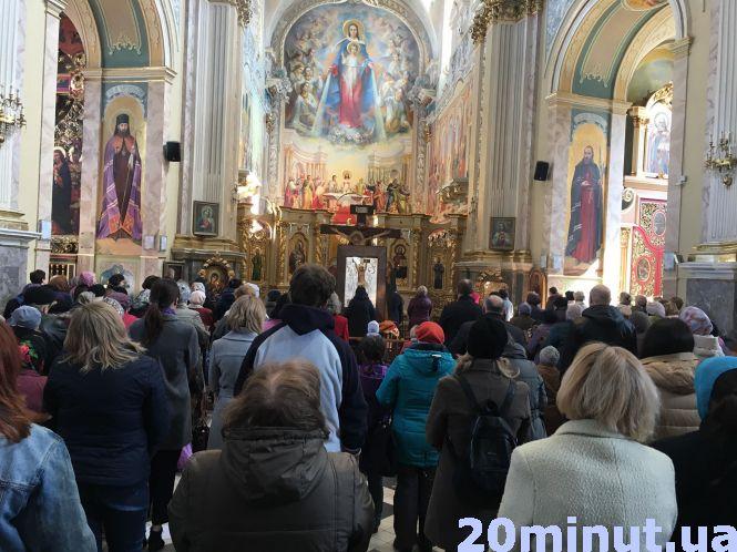 Новини Тернополя - фото з У Катедру привезли ікону Розп'яття Спасителя, короновану Папою Римським У Катедру привезли ікону Розп'яття Спасителя, короновану Папою Римським, фото №1 на сайті 20minut.ua