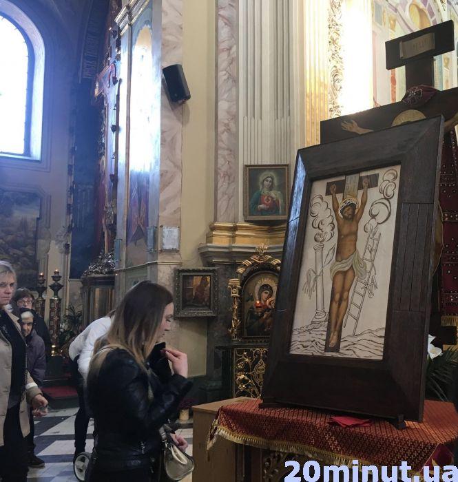 Новини Тернополя - фото з У Катедру привезли ікону Розп'яття Спасителя, короновану Папою Римським У Катедру привезли ікону Розп'яття Спасителя, короновану Папою Римським, фото №3 на сайті 20minut.ua