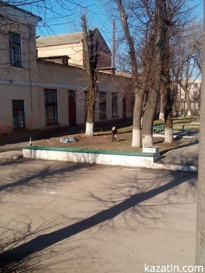 Фото дня: на залізничному вокзалі наводять порядок, фото №4 на сайті 20minut.ua