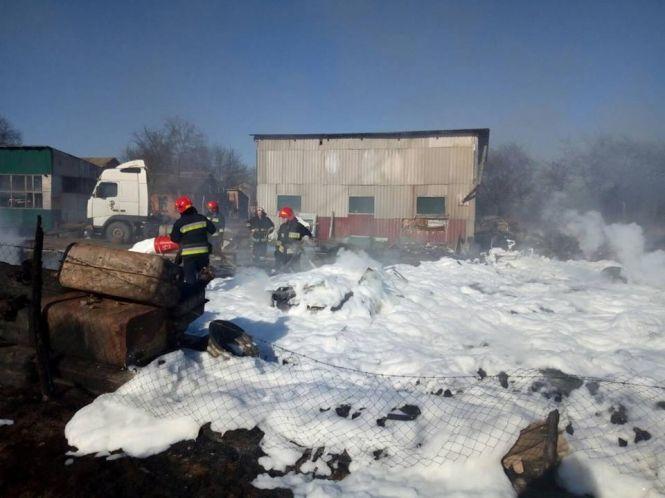 Новини Вінниці - фото з У Луці хтось підпалив траву: вогонь розповсюдився на СТО. Основні подробиці У Луці хтось підпалив траву: вогонь розповсюдився на СТО. Основні подробиці, фото №4 на сайті 20minut.ua