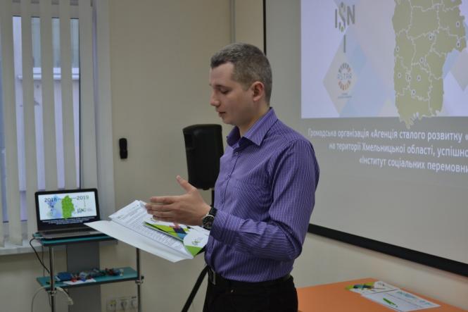 Новини Хмельницького - фото з Слідкувати за порядком та вирішувати конфлікти на Хмельниччині будуть соціальні перемовники Слідкувати за порядком та вирішувати конфлікти на Хмельниччині будуть соціальні перемовники, фото №2 на сайті vsim.ua