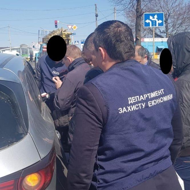 Новини Хмельницького - фото з На Хмельниччині на хабарі упіймали начальника відділу Держекоінспекції На Хмельниччині на хабарі упіймали начальника відділу Держекоінспекції, фото №1 на сайті vsim.ua
