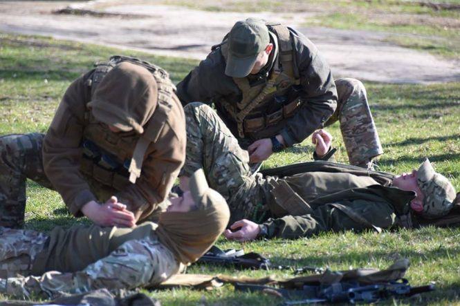 Новини Хмельницького - фото з Як хмельницькі спецпризначенці вчаться зупиняти кровотечу і закривати рани Як хмельницькі спецпризначенці вчаться зупиняти кровотечу і закривати рани, фото №1 на сайті vsim.ua
