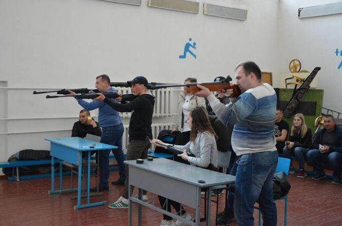 У Козятинському училищі стріляли та грали у теніс: хто переміг?, фото №3 на сайті 20minut.ua