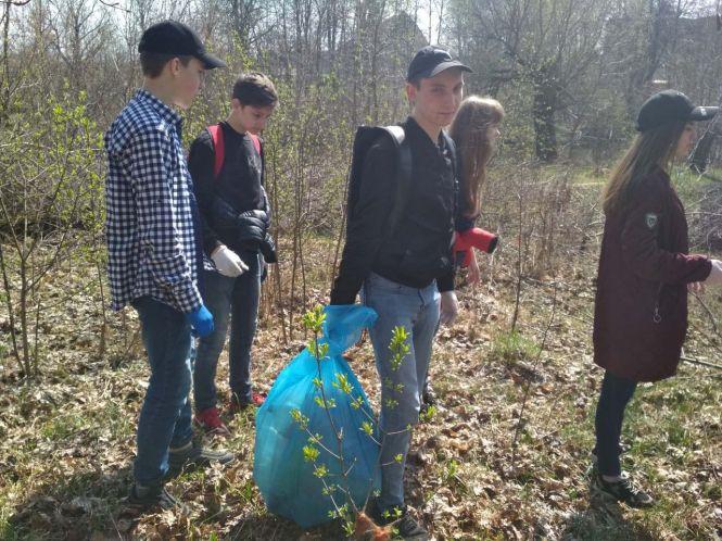 Новини Козятина - фото з Козятинські школи вийшли на суботник Козятинські школи вийшли на суботник, фото №4 на сайті 20minut.ua