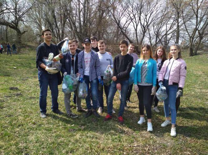 Новини Козятина - фото з Козятинські школи вийшли на суботник Козятинські школи вийшли на суботник, фото №2 на сайті 20minut.ua
