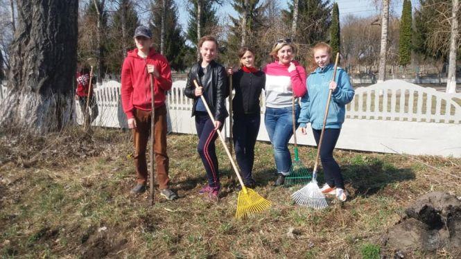 Новини Козятина - фото з Козятинські школи вийшли на суботник Козятинські школи вийшли на суботник, фото №5 на сайті 20minut.ua