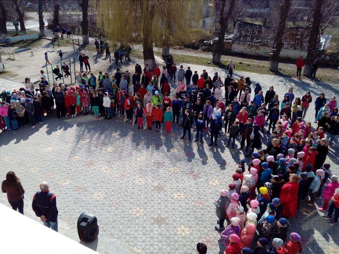 Новини Козятина - фото з У глуховецькій школі відбувся фестиваль ранкової зарядки У глуховецькій школі відбувся фестиваль ранкової зарядки, фото №4 на сайті 20minut.ua