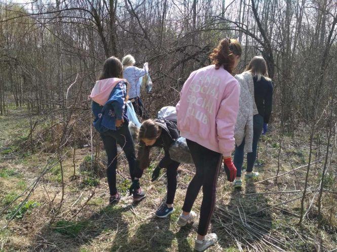 Новини Козятина - фото з Козятинські школи вийшли на суботник Козятинські школи вийшли на суботник, фото №1 на сайті 20minut.ua