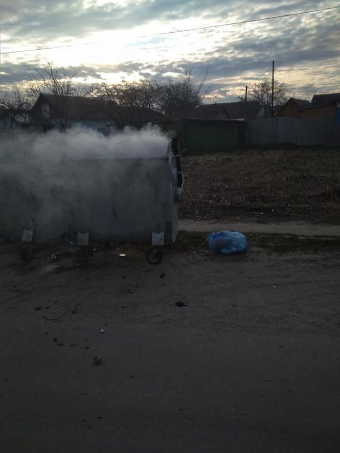 По вулиці Стуса підпалили контейнери для сміття, фото №1 на сайті 20minut.ua