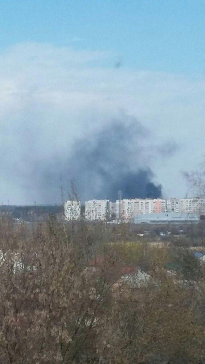 Новини Вінниці - фото з Вишенька в диму: густий чорний стовп видно на заході Вінниці. Що горить? Вишенька в диму: густий чорний стовп видно на заході Вінниці. Що горить?, фото №3 на сайті 20minut.ua