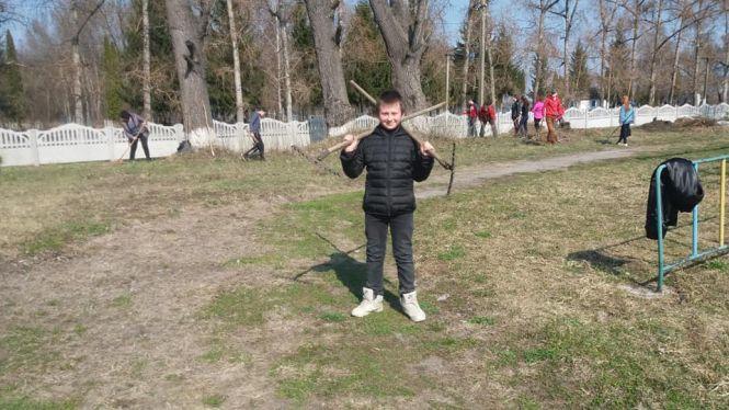 Новини Козятина - фото з Козятинські школи вийшли на суботник Козятинські школи вийшли на суботник, фото №7 на сайті 20minut.ua