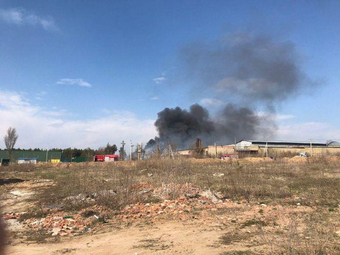 Новини Вінниці - фото з Вишенька в диму: густий чорний стовп видно на заході Вінниці. Що горить? Вишенька в диму: густий чорний стовп видно на заході Вінниці. Що горить?, фото №4 на сайті 20minut.ua