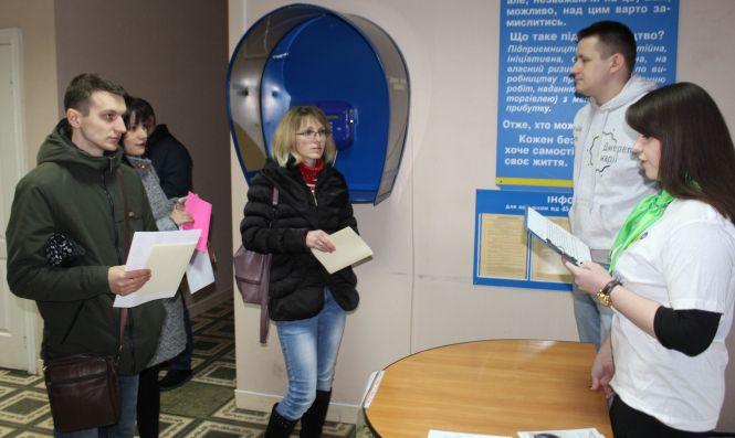 Новини Вінниці - фото з «Без паспорта ви – раб!» Як не потрапити в пастку, коли Їдете працювати за кордон «Без паспорта ви – раб!» Як не потрапити в пастку, коли Їдете працювати за кордон, фото №3 на сайті 20minut.ua