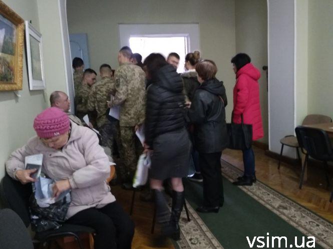 Новини Хмельницького - фото з Довгі черги, але без скандалів: як у Хмельницькому міняють місце голосування Довгі черги, але без скандалів: як у Хмельницькому міняють місце голосування, фото №8 на сайті vsim.ua