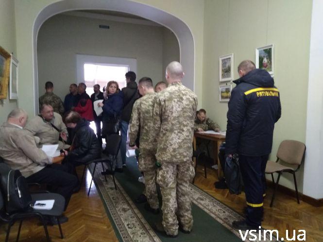 Новини Хмельницького - фото з Довгі черги, але без скандалів: як у Хмельницькому міняють місце голосування Довгі черги, але без скандалів: як у Хмельницькому міняють місце голосування, фото №6 на сайті vsim.ua