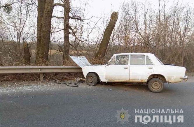 У Літинському районі п'яний на «ВАЗ» в’їхав у відбійник. Є постраждалі, фото №1 на сайті 20minut.ua