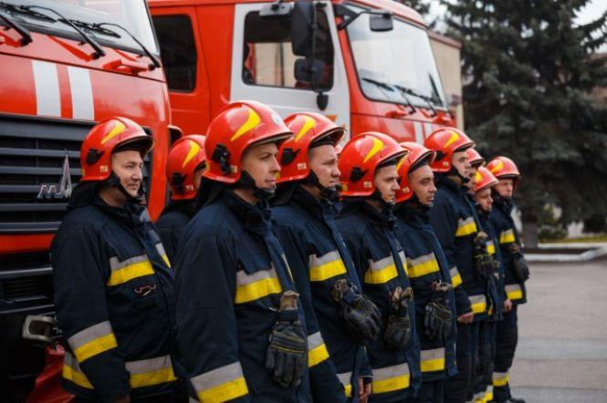 Новини Вінниці - фото з Рятувальникам передали два спецавтомобілі загальною вартістю 6,5 мільйонів гривень Рятувальникам передали два спецавтомобілі загальною вартістю 6,5 мільйонів гривень, фото №2 на сайті 20minut.ua