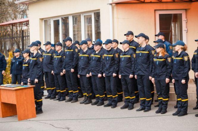 Новини Вінниці - фото з Рятувальникам передали два спецавтомобілі загальною вартістю 6,5 мільйонів гривень Рятувальникам передали два спецавтомобілі загальною вартістю 6,5 мільйонів гривень, фото №3 на сайті 20minut.ua