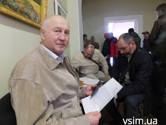 Новини Хмельницького - фото з Довгі черги, але без скандалів: як у Хмельницькому міняють місце голосування Довгі черги, але без скандалів: як у Хмельницькому міняють місце голосування, фото №3 на сайті vsim.ua