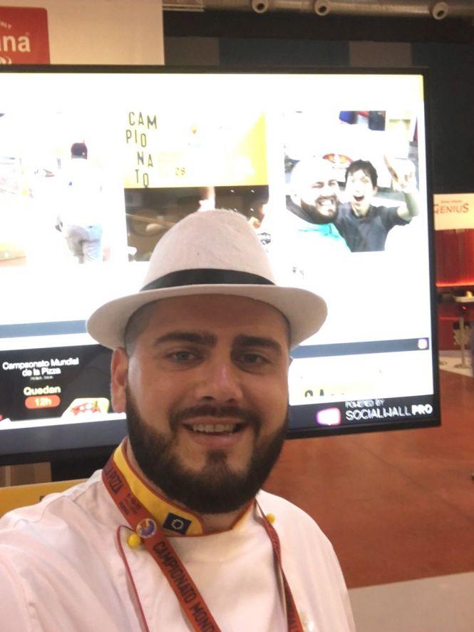 Новини Тернополя - фото з Чортківчанин змагається за звання найкращого піцайоло світу в Італії Чортківчанин змагається за звання найкращого піцайоло світу в Італії, фото №2 на сайті 20minut.ua