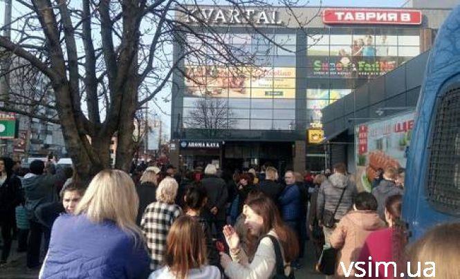 Новини Хмельницького - фото з В “Кварталі” та “Оазисі” шукали вибухівку В “Кварталі” та “Оазисі” шукали вибухівку, фото №2 на сайті vsim.ua