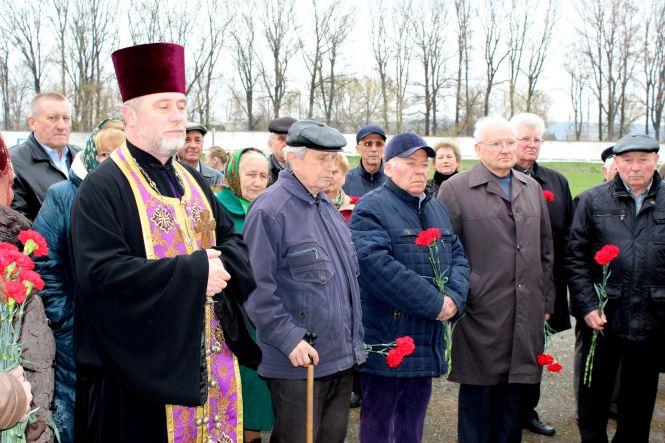 Новини Хмельницького - фото з У Хмельницькому вшанували пам’ять в’язнів нацистських концтаборів У Хмельницькому вшанували пам’ять в’язнів нацистських концтаборів, фото №5 на сайті vsim.ua