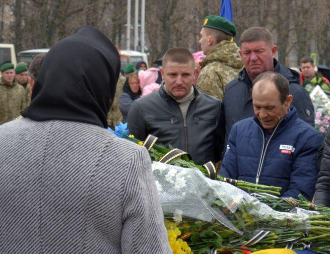 У Хмельницькому попрощалися із Миколою Неживим, який загинув на Сході, фото №1 на сайті vsim.ua