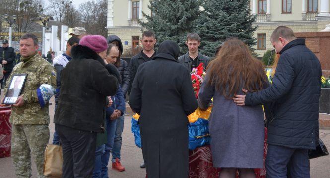 У Хмельницькому попрощалися із Миколою Неживим, який загинув на Сході, фото №6 на сайті vsim.ua