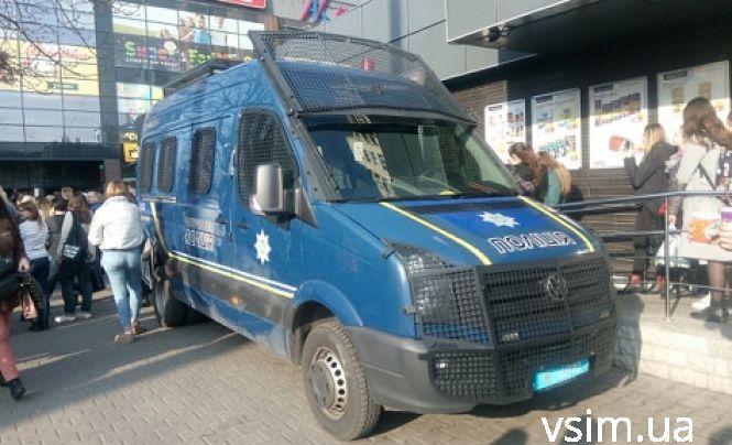 Новини Хмельницького - фото з В “Кварталі” та “Оазисі” шукали вибухівку В “Кварталі” та “Оазисі” шукали вибухівку, фото №1 на сайті vsim.ua