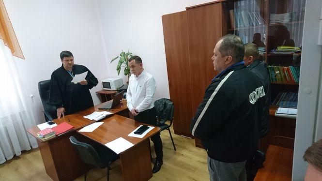 Півмільйона застави за чиновника з ОДА. Посадовець каже, що «відкат» лежав на сходах, фото №4 на сайті 20minut.ua