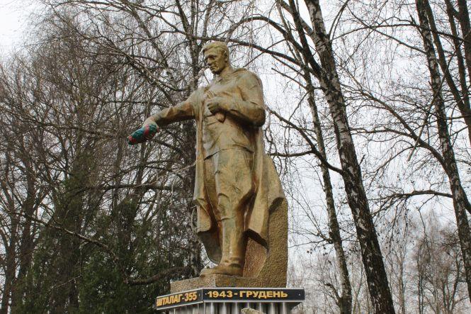Новини Хмельницького - фото з У Хмельницькому вшанували пам’ять в’язнів нацистських концтаборів У Хмельницькому вшанували пам’ять в’язнів нацистських концтаборів, фото №4 на сайті vsim.ua