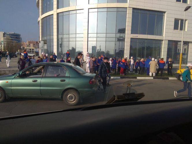 Новини Хмельницького - фото з В “Кварталі” та “Оазисі” шукали вибухівку В “Кварталі” та “Оазисі” шукали вибухівку, фото №8 на сайті vsim.ua