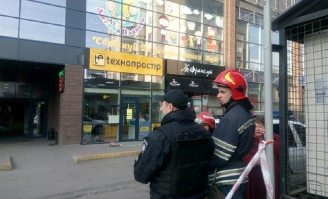 Новини Хмельницького - фото з В “Кварталі” та “Оазисі” шукали вибухівку В “Кварталі” та “Оазисі” шукали вибухівку, фото №7 на сайті vsim.ua