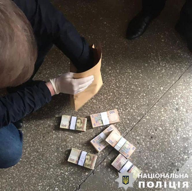 Півмільйона застави за чиновника з ОДА. Посадовець каже, що «відкат» лежав на сходах, фото №1 на сайті 20minut.ua