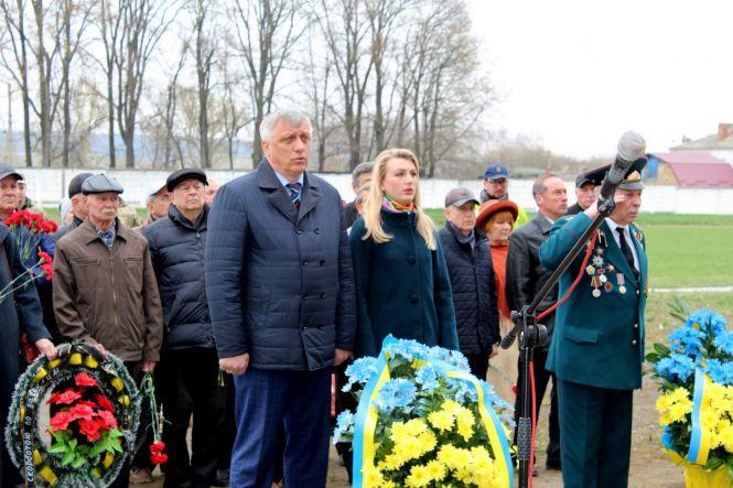 Новини Хмельницького - фото з У Хмельницькому вшанували пам’ять в’язнів нацистських концтаборів У Хмельницькому вшанували пам’ять в’язнів нацистських концтаборів, фото №6 на сайті vsim.ua