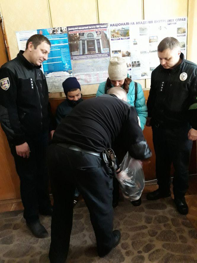 Новини Козятина - фото з Посварився з мамою і пішов з дому: козятинська поліція знайшла хлопчика у сіновалі Посварився з мамою і пішов з дому: козятинська поліція знайшла хлопчика у сіновалі, фото №3 на сайті 20minut.ua