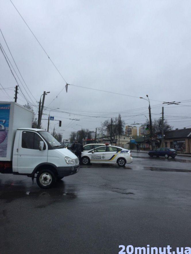 Новини Вінниці - фото з «Факт ДТП не підтверджено»: прокоментували фото аварії з "Пріусом" на Шимка «Факт ДТП не підтверджено»: прокоментували фото аварії з "Пріусом" на Шимка, фото №1 на сайті 20minut.ua