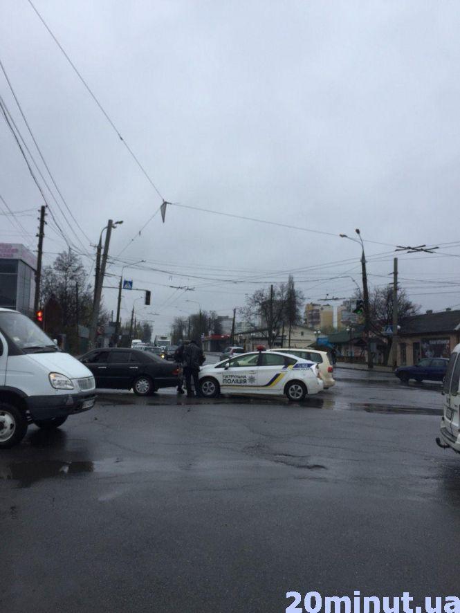 Новини Вінниці - фото з «Факт ДТП не підтверджено»: прокоментували фото аварії з "Пріусом" на Шимка «Факт ДТП не підтверджено»: прокоментували фото аварії з "Пріусом" на Шимка, фото №2 на сайті 20minut.ua