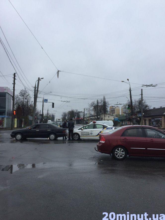 Новини Вінниці - фото з «Факт ДТП не підтверджено»: прокоментували фото аварії з "Пріусом" на Шимка «Факт ДТП не підтверджено»: прокоментували фото аварії з "Пріусом" на Шимка, фото №3 на сайті 20minut.ua