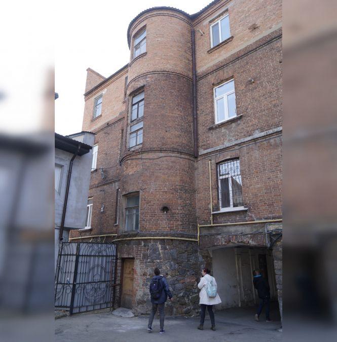 Будинок Йося і Перця: житло для багатіїв зі «смердючим» двором біля Макдональдса, фото №5 на сайті 20minut.ua