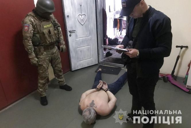 Хмельницький суд відправив до СІЗО розбійників, які викрали та пограбували бізнесмена, фото №1 на сайті vsim.ua