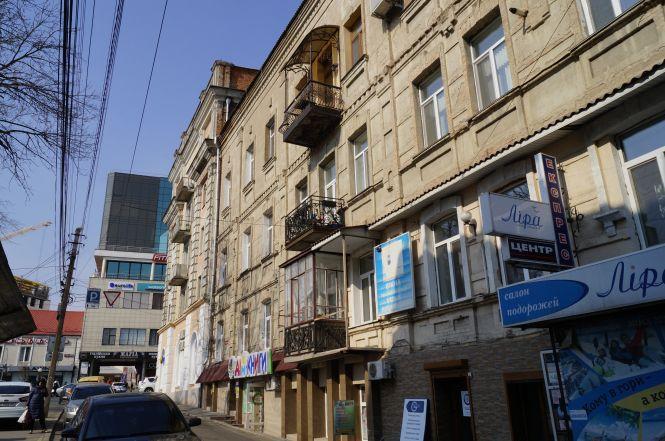 Будинок Йося і Перця: житло для багатіїв зі «смердючим» двором біля Макдональдса, фото №15 на сайті 20minut.ua