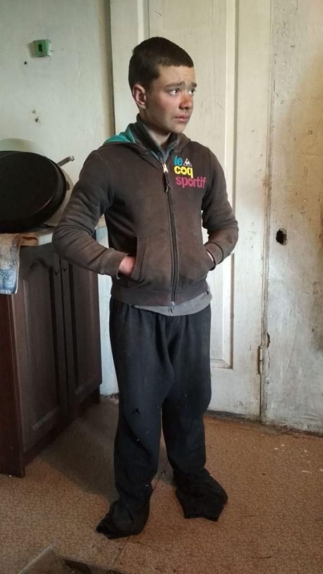 Замурзаний та у порваній одежі: 13-річного хлопчика знайшли на сіновалі, фото №1 на сайті 20minut.ua