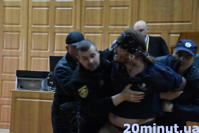 Новини Тернополя - фото з Підозрюваного у вбивстві тату-майстрині залишили під вартою. Він сказав, що шкодує Підозрюваного у вбивстві тату-майстрині залишили під вартою. Він сказав, що шкодує, фото №1 на сайті 20minut.ua