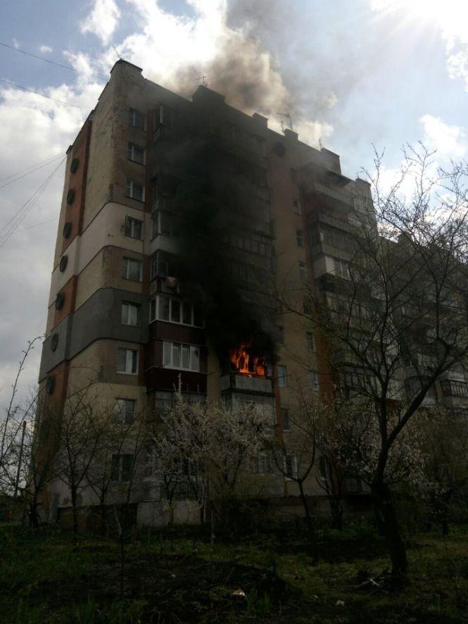 Новини Хмельницького - фото з На Кам’янецькій горіла квартира в багатоповерхівці На Кам’янецькій горіла квартира в багатоповерхівці, фото №1 на сайті vsim.ua