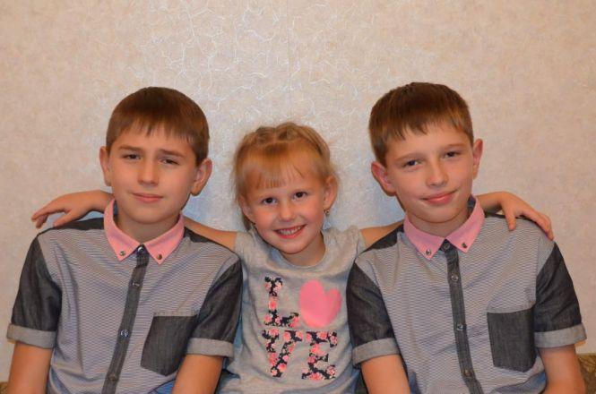 Новини Хмельницького - фото з “Це наша фішка”: в чому особливість хмельницьких двійнят Тетяни та Олени “Це наша фішка”: в чому особливість хмельницьких двійнят Тетяни та Олени, фото №7 на сайті vsim.ua